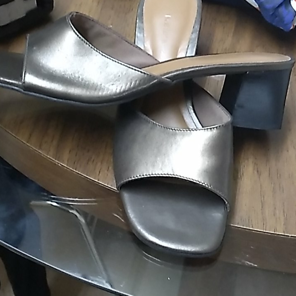 Naturalizer low heels slip on - Picture 2 of 3
